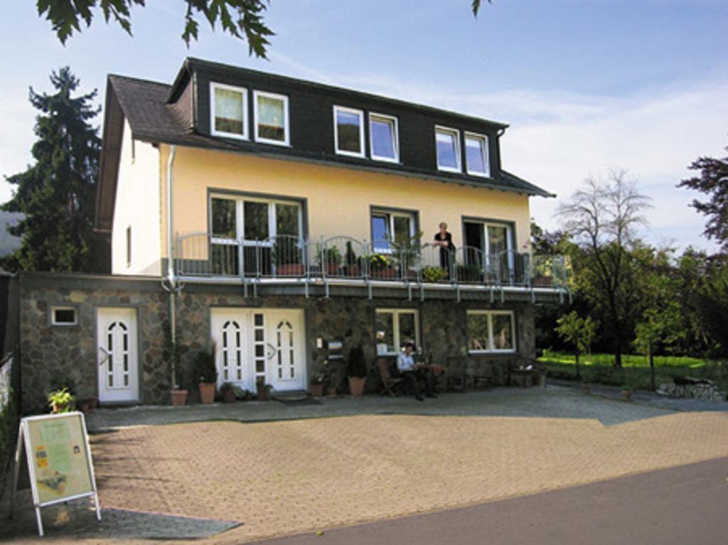 Residenz Moselzauber - Ferienwohnungen Mit Pool Landschaft Ернст Екстериор снимка